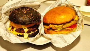 Black in Vlack and La Street Vurger at Míleljos Vegan in Alicante