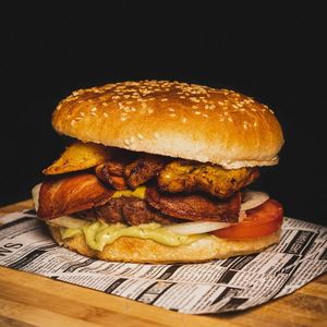 The Wild, with Heura burger, bacon, fried plantain at Míleljos Vegan in Alicante