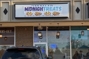 Just opened 17 December. Still awaiting permanent sign at MidnighTreats in Arlington