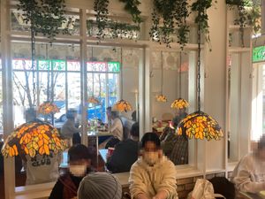 Seating area fills up quickly   at Oscar in Tokyo