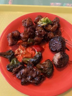 Broccoli Beef, Sweet and Sour Pork, Kung Pao Chicken..  at Oscar in Tokyo