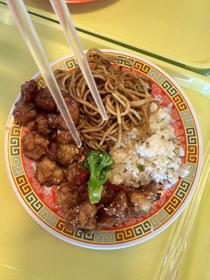 This is the lunch platter   at Oscar in Tokyo