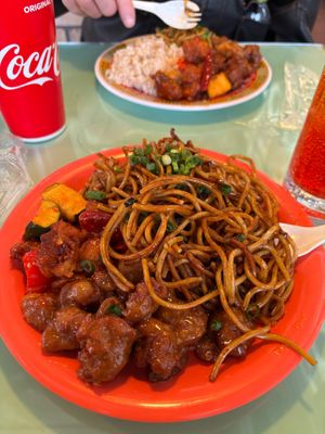 The food here was incredible! My dad is a non-vegan and even enjoyed it! The portion was huge! Had to take it home for 2&3rds. Great spot! Very clean and nice staff! at Oscar in Tokyo