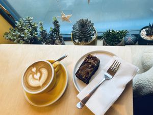 Vegan brownie & oat flat white   at Common Grounds in Chichester