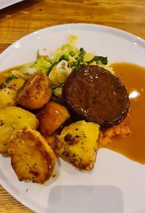Vegan Roast 🌱 at The Monkey Puzzle in Ilfracombe