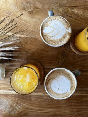 flat whites with soy mylk; freshly squeezed OJ #Veganuary at Mana Retreat in 