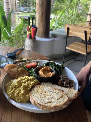 Big breakfast   at Mana Retreat in 