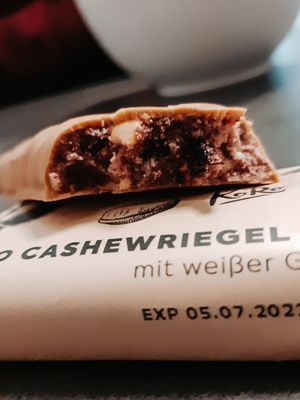 Cashewriegel Sauerkirsche at KoRo in Berlin