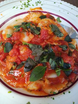 Ravioli de pêra ao molho de tomate at Sabrage Amendola in Rio De Janeiro