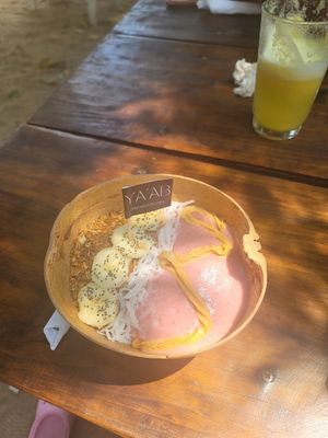 Frutos Rojos + Mantequilla de Maní + Platano at YAAB Vegan Kitchen in Puerto Escondido