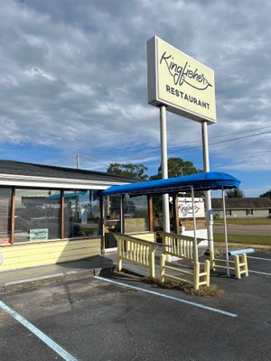 Sandwich shop with labeled vegan and veg options  at Kingfisher Sandwiches in Pensacola
