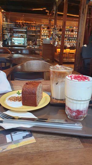 Vegan latte and (not vegan) Strawberry latte and banana bread at Ryu Coffee Roasters in Daegu