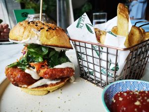 Buff Burger at Ver De in El Nido