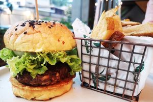 Ver De Burger at Ver De in El Nido