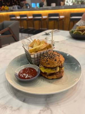 Shroom Melt burger (5/5)  at Ver De in El Nido