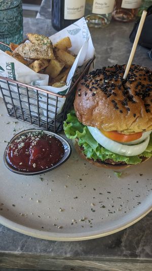 🍔 Ver De Burger
💰 540 PHP | 9.6$ at Ver De in El Nido