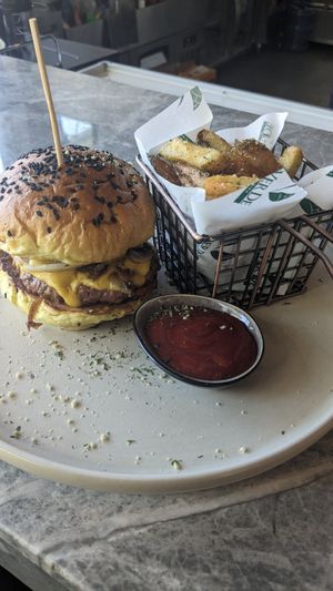 🍔Shroom Melt Burger 
💰 690PHP | 12.2$ at Ver De in El Nido