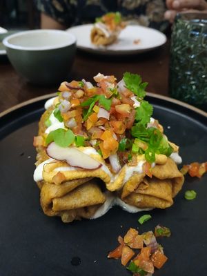 Tex mex rolls at Ver De in El Nido