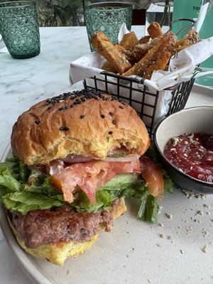 BEYOND MEAT burgers 🍔 are here!!  at Ver De in El Nido