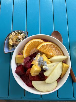 Vegan smoothiebowl  at Hana Smoothie in Ho Chi Minh City