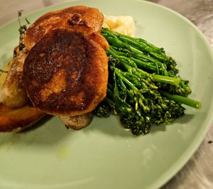 Linsensteak mit wildem Brokkoli at Schlosshotel Blankenburg in Blankenburg Harz