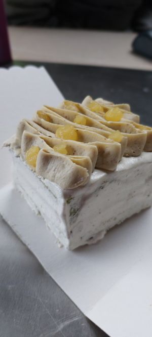 Pistachio/Orange mini-cake at Nomad CHEF in Munich