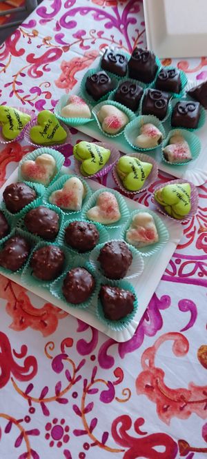 Macarons and Vegan Rocher at Nomad CHEF in Munich