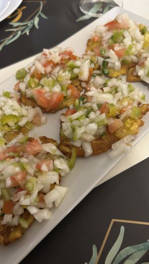 Tostón con pico de gallo.  at Restaurante Gaiborts in Terrassa