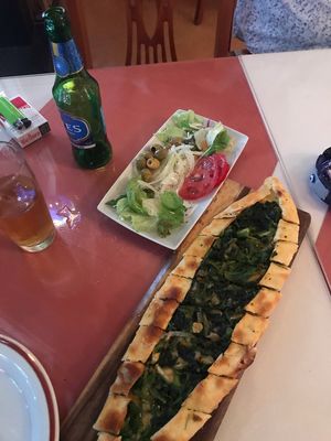 Spinach pizza at Pamukkale in Tokyo