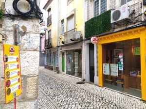 Street view at Hummus Junction in Setubal