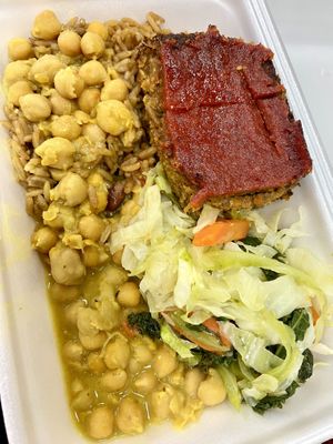 Chickpeas curry, rice and beans, pecan loafs, vegetables   at Ma's Vegi Deli in St Thomas