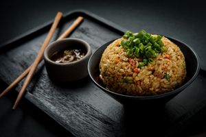 Yakimeshi de Vegetales:
Japanese-style fried rice cooked in a wok with carrots, zucchini & peas. Simple, tasty, and 100% plant-based. at Ishiki - Cloud Kitchen in Mexico City