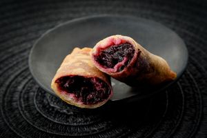 Jamaru Maki:
Crispy spring rolls filled with hibiscus flower & shiitake, served with a smoky, semi-sweet sauce. Bold balance of tangy, sweet & crunchy. at Ishiki - Cloud Kitchen in Mexico City