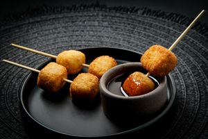 Kushiagues de Vegequeso:
Classic Japanese-style breaded “cheese” skewer made 100% plant-based. Melty, crispy, and dangerously good. at Ishiki - Cloud Kitchen in Mexico City