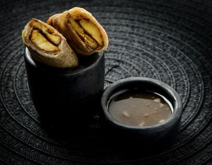 Banana Maki:
Fried plantain roll seasoned with Chinese spices, served with tropical caramel dipping sauce. Sweet, spiced & impossible to resist. at Ishiki - Cloud Kitchen in Mexico City