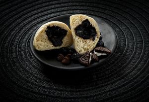 Bao Chokoreto:
Steamed fluffy bun filled with blueberry & dairy-free chocolate. Soft, rich, and slightly tart—pure bliss in every bite. at Ishiki - Cloud Kitchen in Mexico City