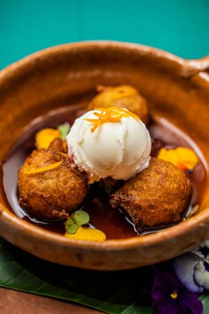 Buñuelos con miel de cardamomo at Maxan in Antigua