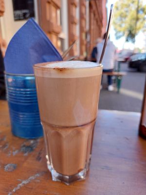 Hot chocolate with oat milk at Kombuse in Mannheim