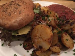 Veganer Burger at Kombuse in Mannheim