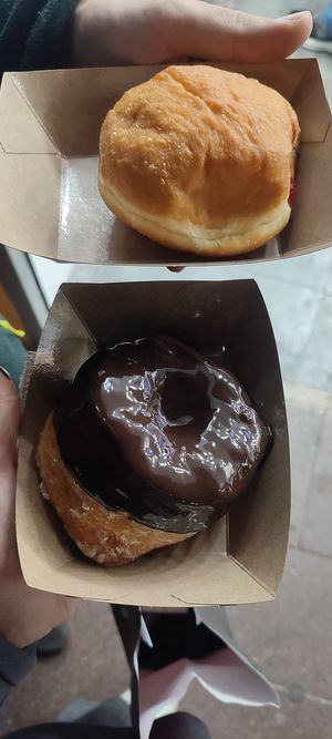 Cob de mermelada i donut recobert de xocolata at Cobs & Tops - Sabadell in Sabadell