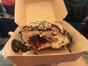 Berlina rellena de mermelada con chocolate y almendra  at Cobs & Tops - Sabadell in Sabadell