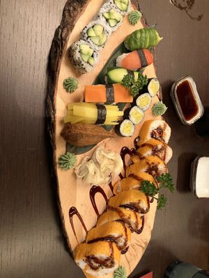 Vegan Mix + 8 vegan special rolls at Fooda in Merano