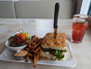 Pesto chikkin sammie with half salad, half fries, and a spritzer at MeeT on Blanshard in Victoria