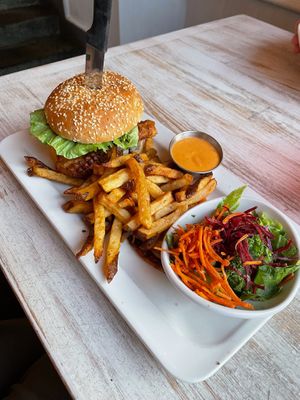 Chikkin bacun ranch burger at MeeT on Blanshard in Victoria