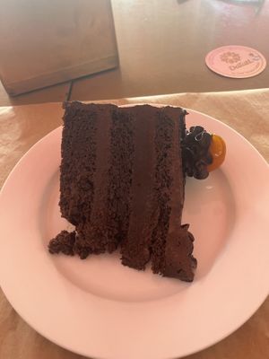 Bolo de chocolate sem glúten e adoçado com tâmara   at Da Tati Café in Sao Paulo