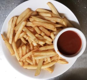 Shoestring at Luniva MoMo in Armidale