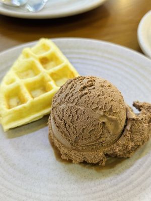 Waffle with chocolate ice cream (35.000 VND)  at Thanh Glado in Ho Chi Minh City