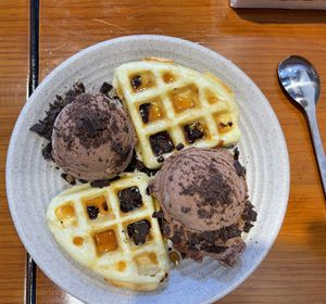 Double chocolate with choc chips   at Thanh Glado in Ho Chi Minh City