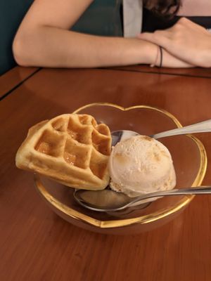 Vanilla maca (bits of caramel) at Thanh Glado in Ho Chi Minh City