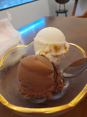 Chocolate and vanilla at Thanh Glado in Ho Chi Minh City